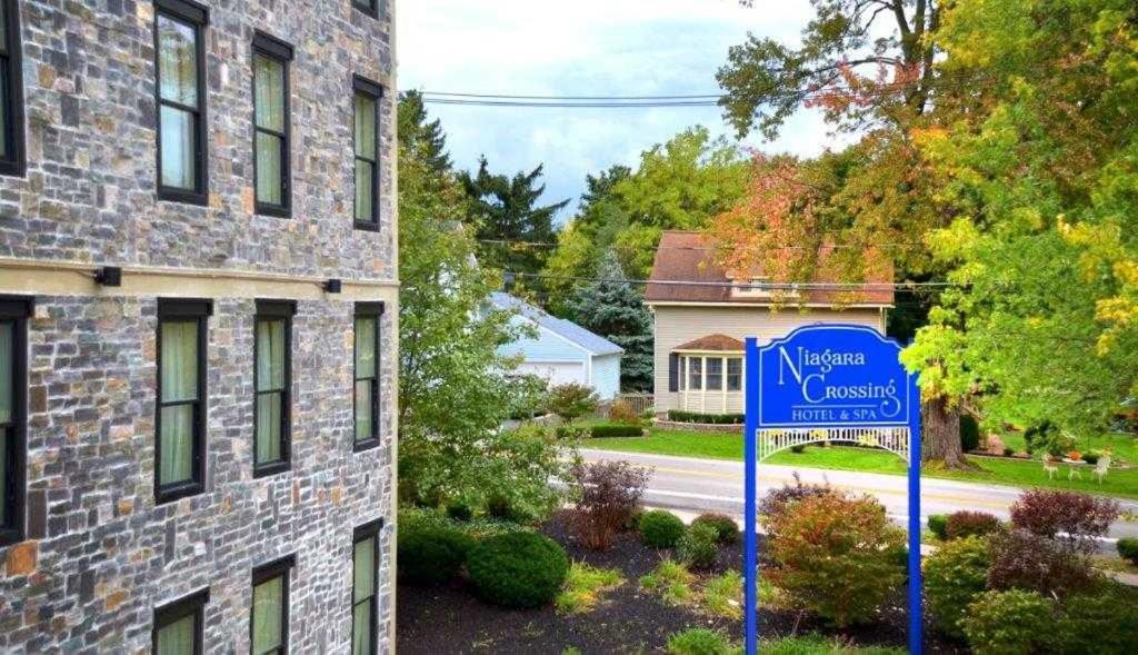 Niagara Crossing Hotel And Spa Lewiston Exterior photo