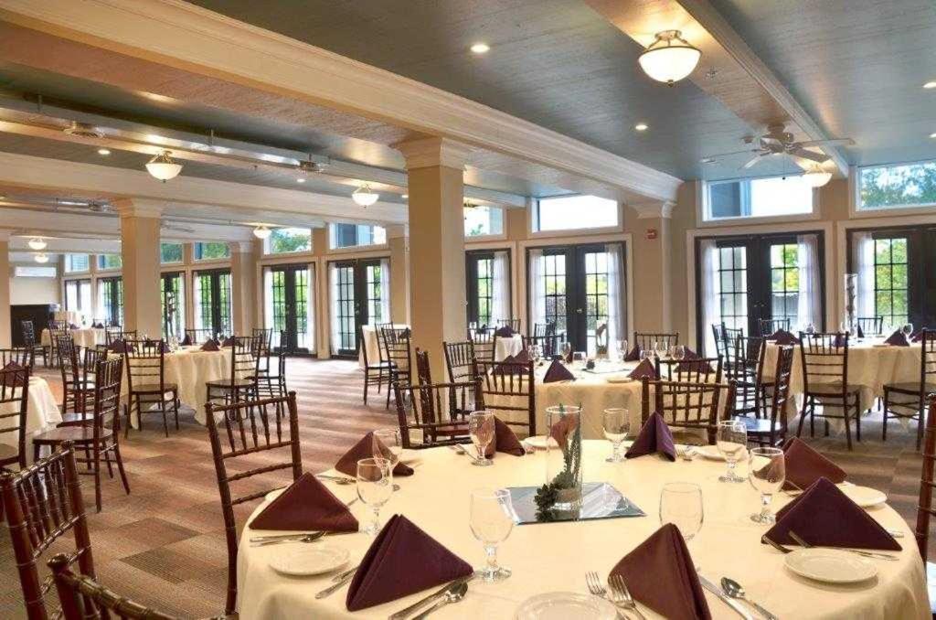 Niagara Crossing Hotel And Spa Lewiston Exterior photo