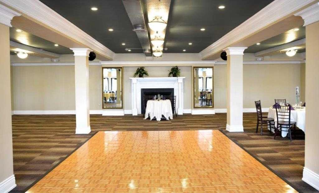 Niagara Crossing Hotel And Spa Lewiston Exterior photo